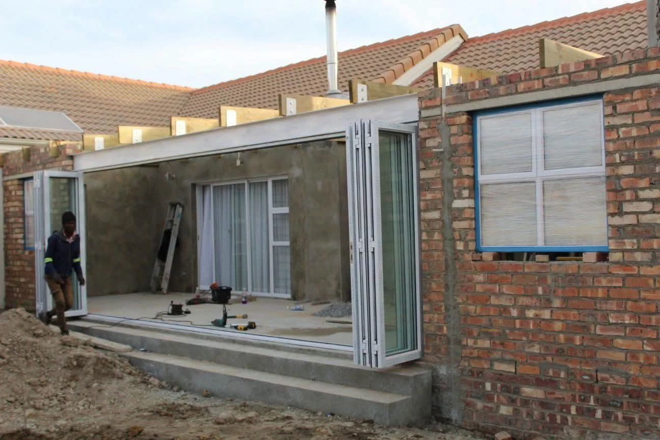 Aluminium folding door system