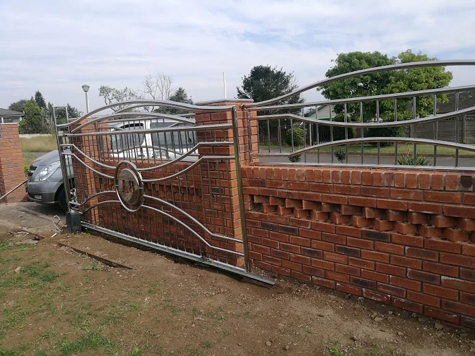 Decorative driveway gate